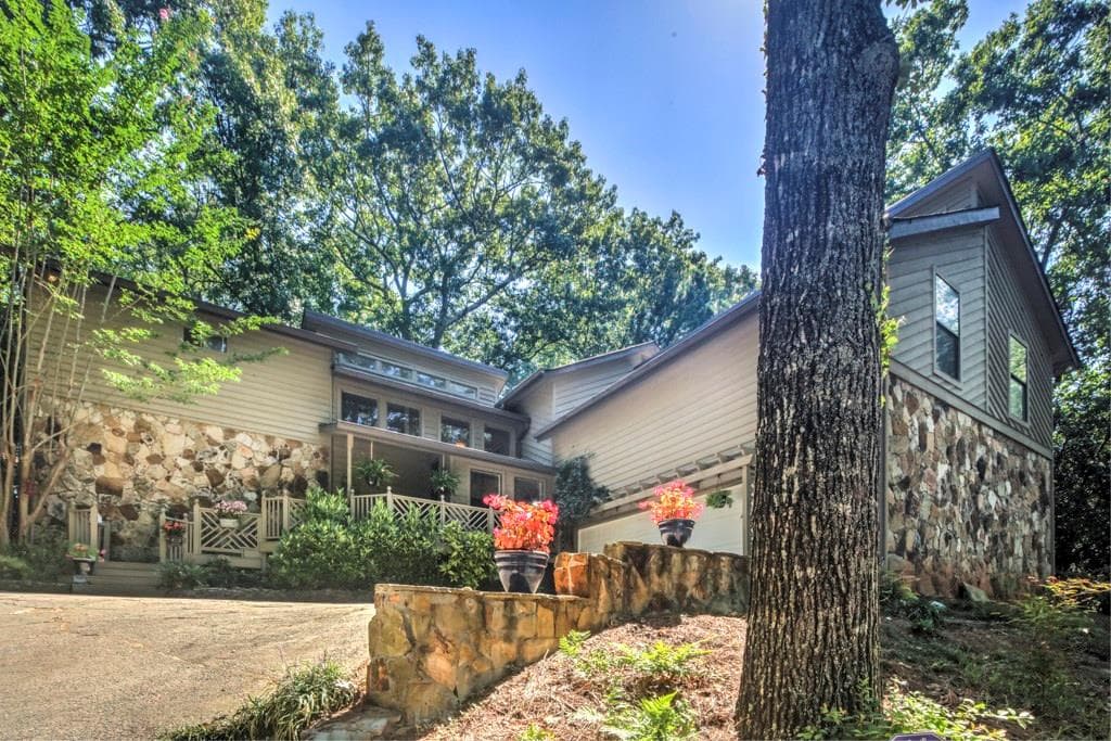 100 Bransford Road, Sandy Springs, GA 30342 — most recent listing photo