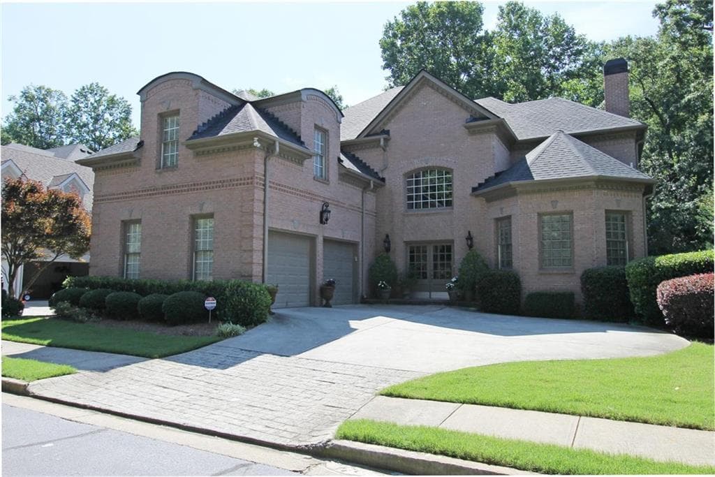 5 bedroom, 6,027 sq ft single family residence sold at 2055 River Falls Drive, Roswell, GA 30076