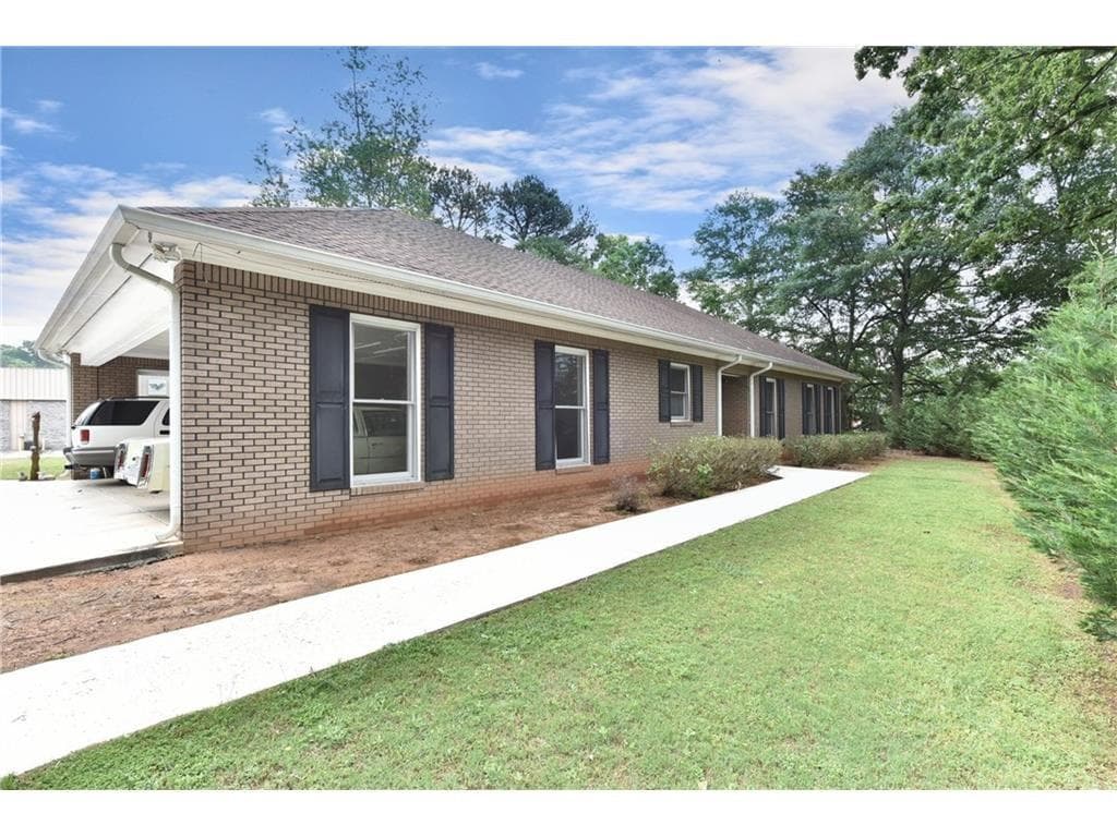 2 bedroom, 1,612 sq ft single family residence sold at 390 Alpine Drive, Roswell, GA 30075