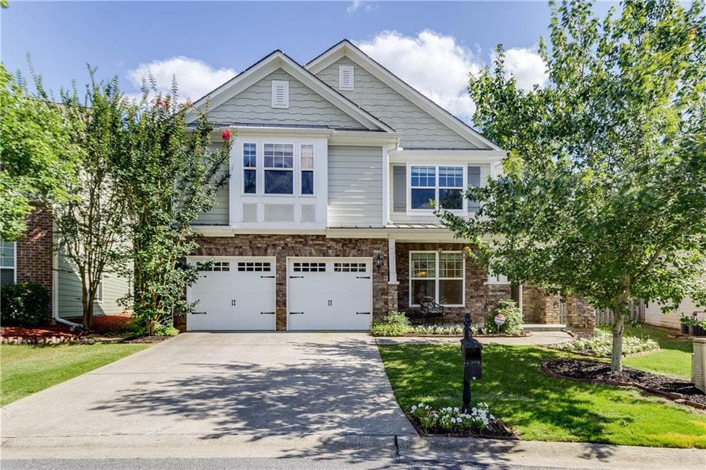 4 bedroom, 3,240 sq ft single family residence sold at 5595 Beaver Ridge Drive, Cumming, GA 30040