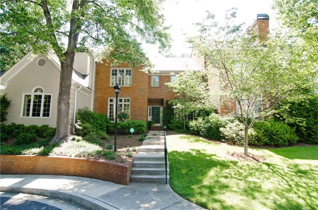 5 bedroom, 3,800 sq ft townhouse sold at 2 Paces West Terrace 2, Atlanta, GA 30327