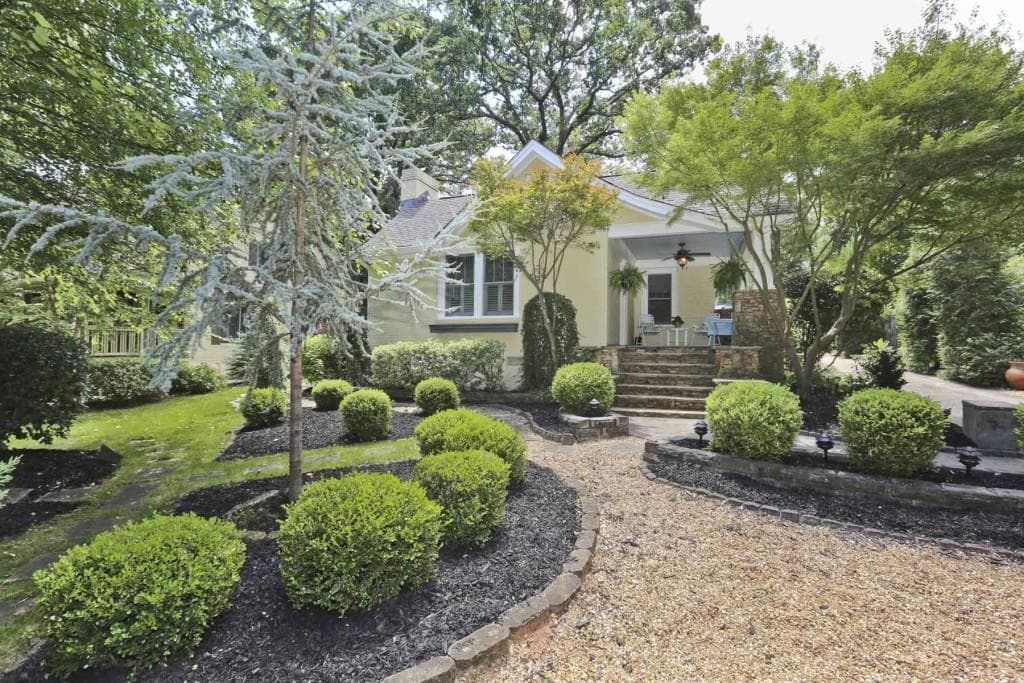 3 bedroom, 1,861 sq ft single family residence sold at 76 E Lake Drive, Atlanta, GA 30317