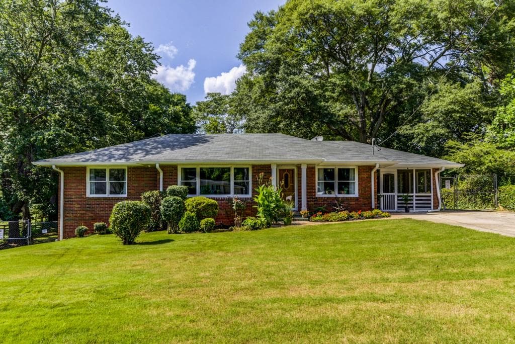 4 bedroom, 1,758 sq ft single family residence sold at 1364 Willow Place, Atlanta, GA 30316
