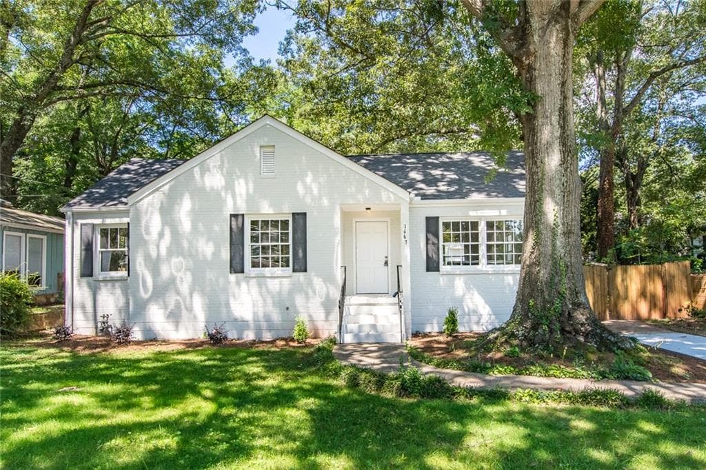3 bedroom, 1,242 sq ft single family residence sold at 1667 Fairway Hill Drive, Atlanta, GA 30317