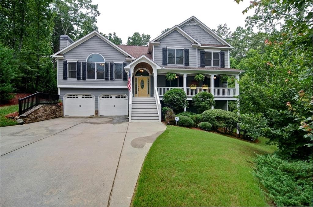 4 bedroom, 2,550 sq ft single family residence sold at 115 Amberleigh Drive, White, GA 30184