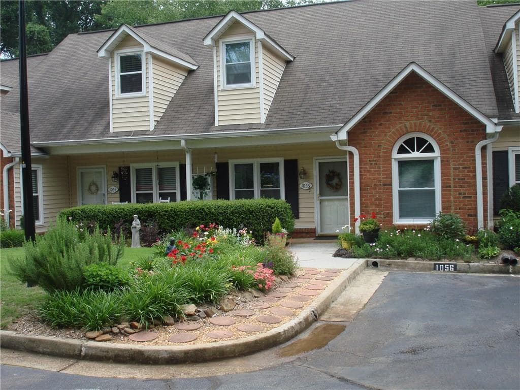 2 bedroom townhouse sold at 1056 Sasha Lane 1056, Roswell, GA 30075