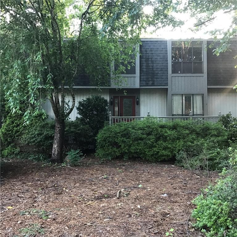 5 bedroom, 2,800 sq ft single family residence sold at 1040 Trailmore Drive, Roswell, GA 30076