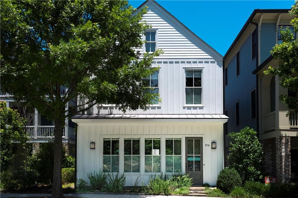 3 bedroom, 2,160 sq ft single family residence sold at 958 Glenwood Park Drive, Atlanta, GA 30316