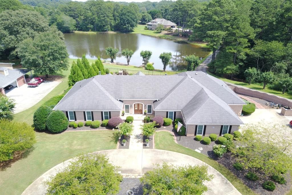 5 bedroom, 4,350 sq ft single family residence sold at 12385 King Road, Roswell, GA 30075