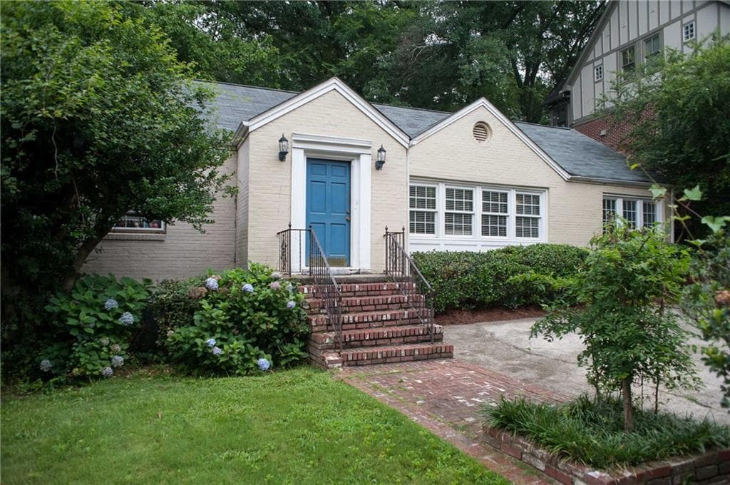 3 bedroom, 1,418 sq ft single family residence sold at 1336 Chalmette Drive, Atlanta, GA 30306