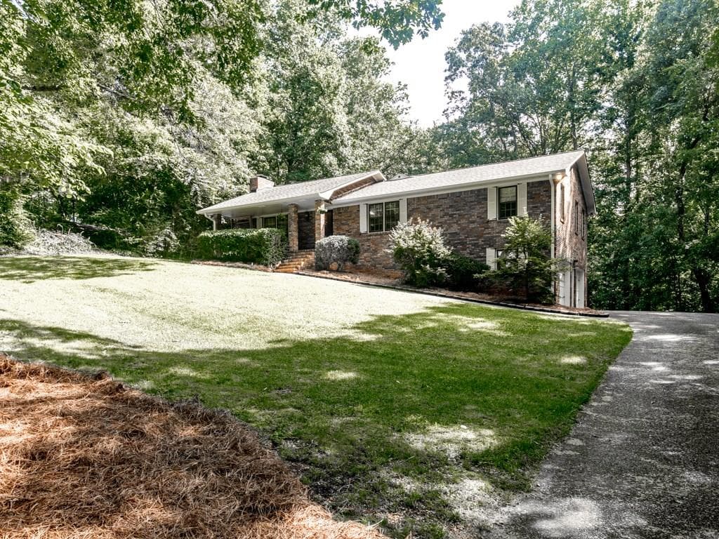 4 bedroom, 2,707 sq ft single family residence sold at 5014 Gunners Run, Roswell, GA 30075