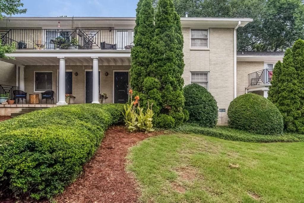 2 bedroom, 790 sq ft condominium sold at 866 Briarcliff Road B2, Atlanta, GA 30306