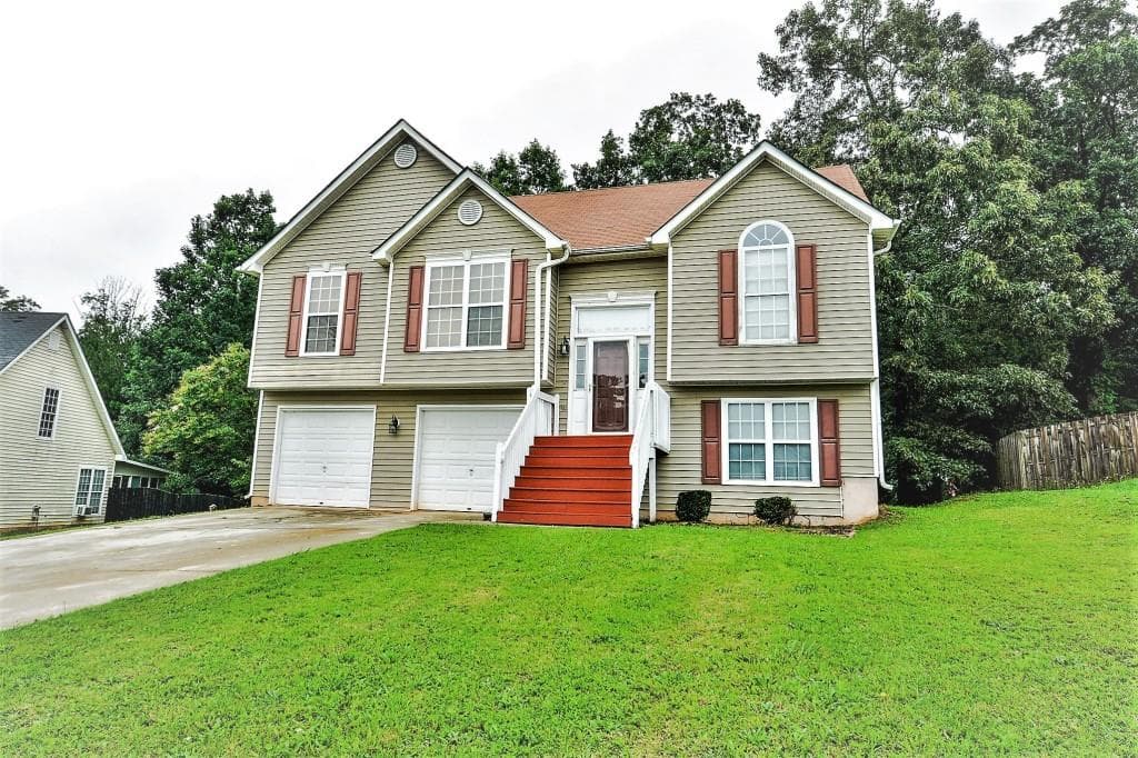 4 bedroom, 1,955 sq ft single family residence sold at 10467 Starling Trail, Hampton, GA 30228