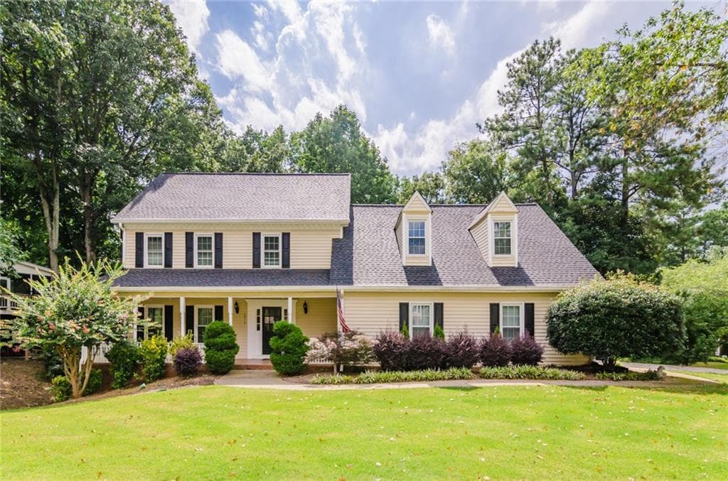 5 bedroom, 4,451 sq ft single family residence sold at 1010 Pine Bloom Drive, Roswell, GA 30076