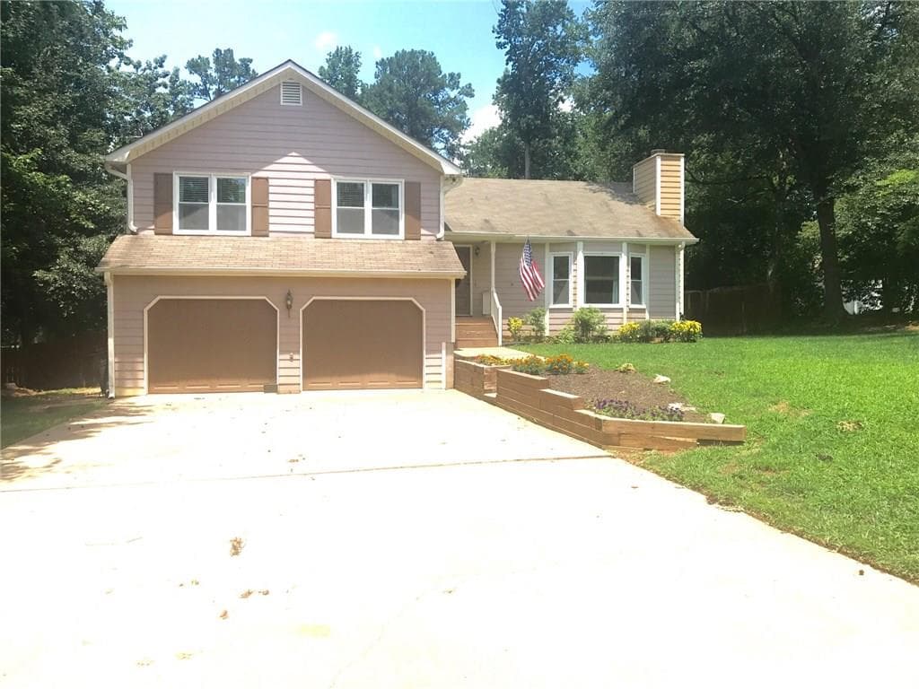 4 bedroom, 1,900 sq ft single family residence sold at 418 Creek Run Drive, Woodstock, GA 30188