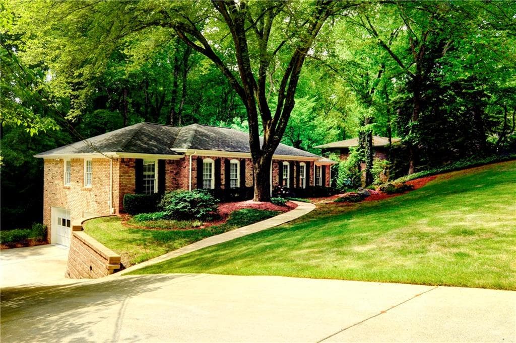 3 bedroom, 1,771 sq ft single family residence sold at 1285 Chaucer Lane, Brookhaven, GA 30319