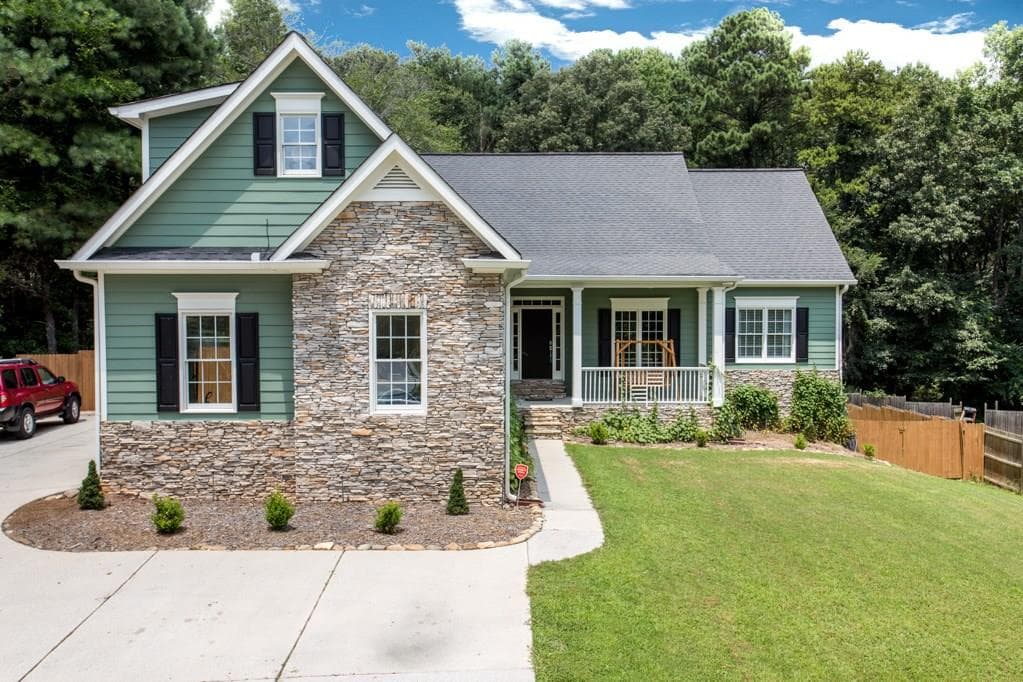 5 bedroom, 2,402 sq ft single family residence sold at 1573 Barnes Road, Woodstock, GA 30188