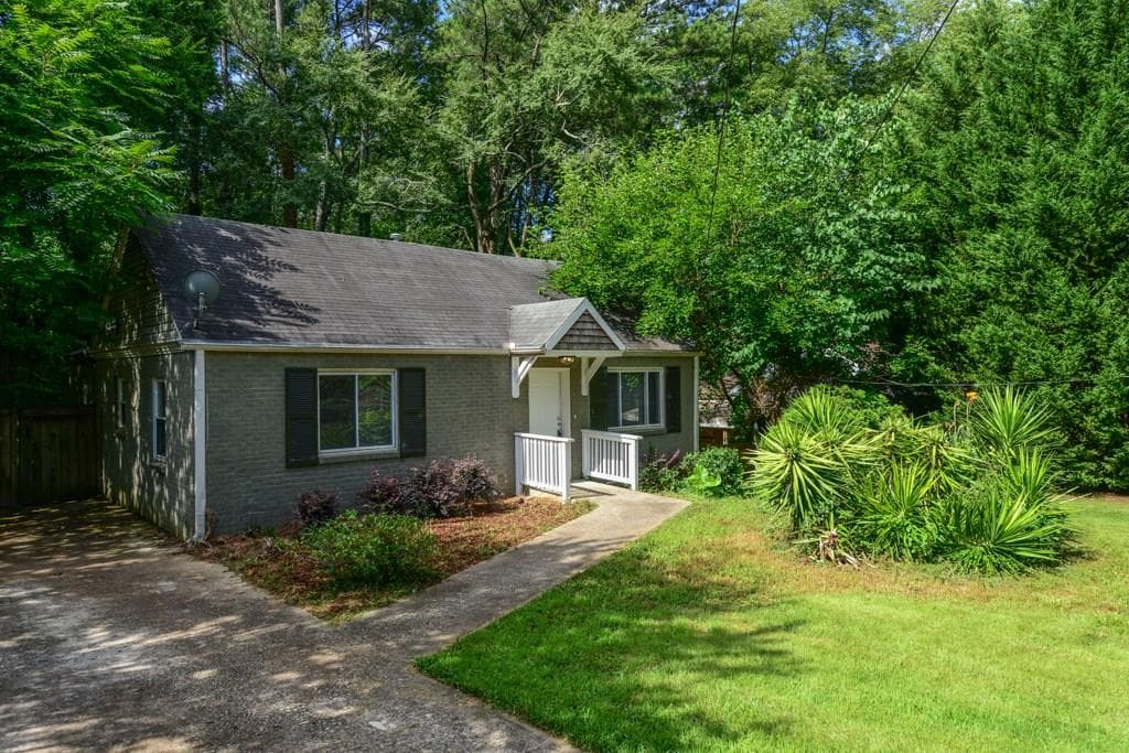 3 bedroom, 1,156 sq ft single family residence sold at 1329 Skyhaven Road, Atlanta, GA 30316