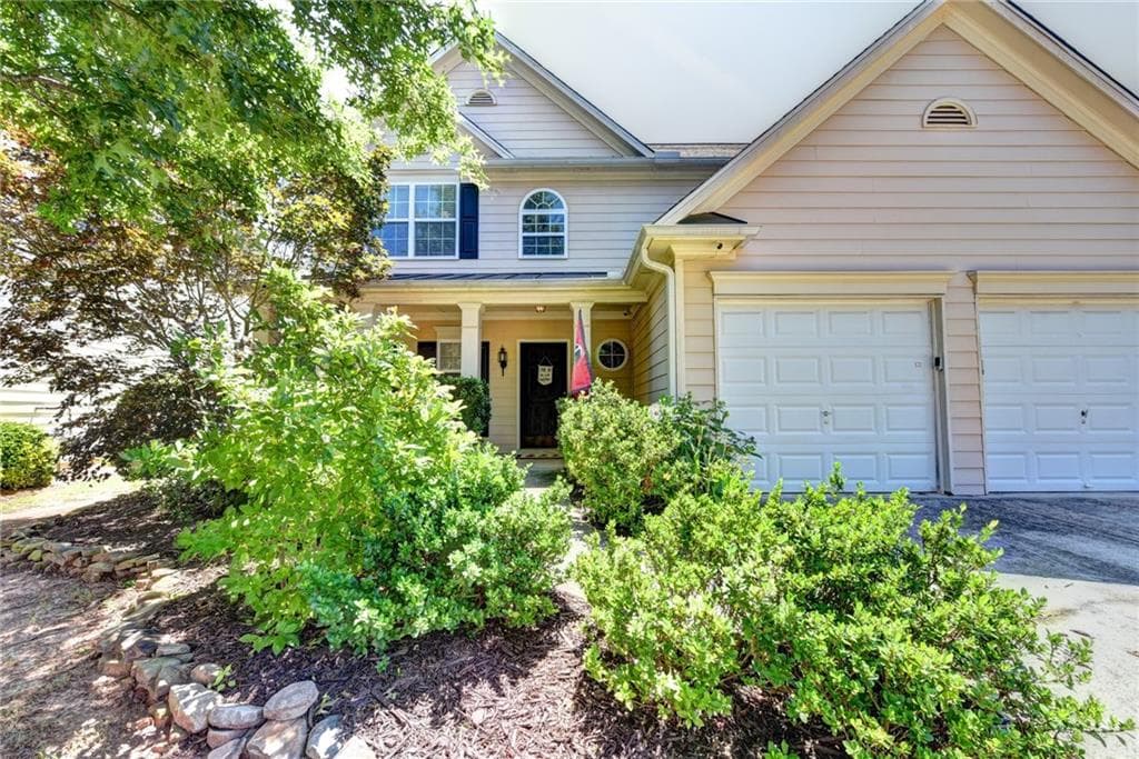 4 bedroom, 1,987 sq ft single family residence sold at 415 Highlands Loop, Woodstock, GA 30188
