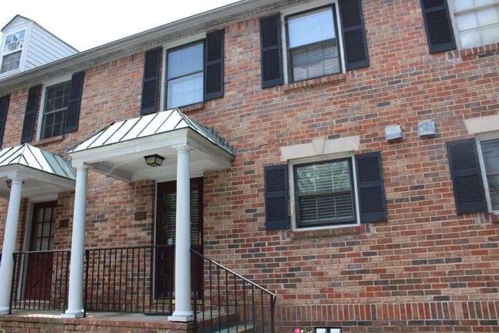 2 bedroom, 1,088 sq ft townhouse sold at 6700 Roswell Road 23E, Atlanta, GA 30328