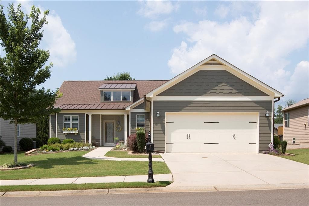 2 bedroom, 2,200 sq ft single family residence sold at 424 Larkspur Drive, Canton, GA 30114