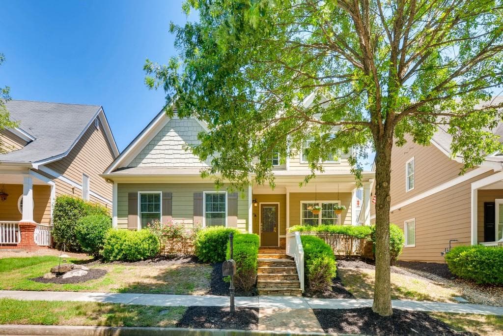 3 bedroom, 2,194 sq ft single family residence sold at 1563 Gilstrap Lane, Atlanta, GA 30318