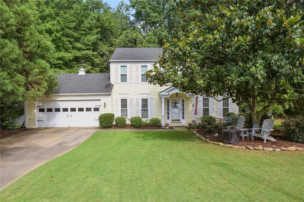 3 bedroom, 1,632 sq ft single family residence sold at 450 Barrington Drive, Roswell, GA 30076