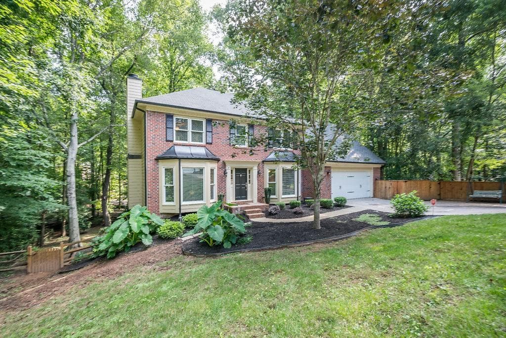 4 bedroom, 2,353 sq ft single family residence sold at 350 Derby Ridge Trace, Roswell, GA 30075