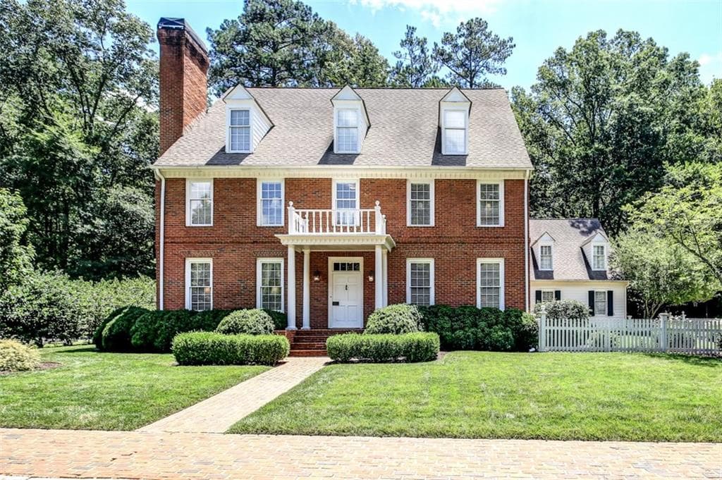 5 bedroom, 5,792 sq ft single family residence sold at 5 Albemarle Drive, Atlanta, GA 30327