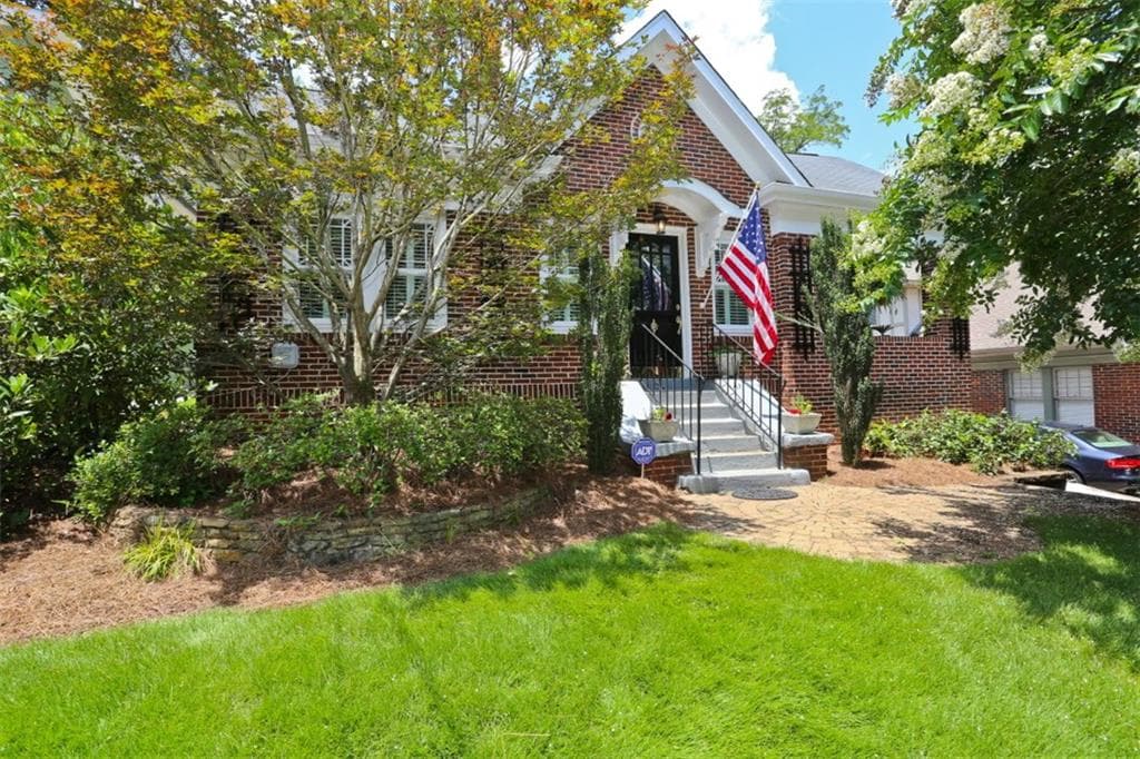 3 bedroom, 1,480 sq ft single family residence sold at 611 S Mcdonough Street, Decatur, GA 30030