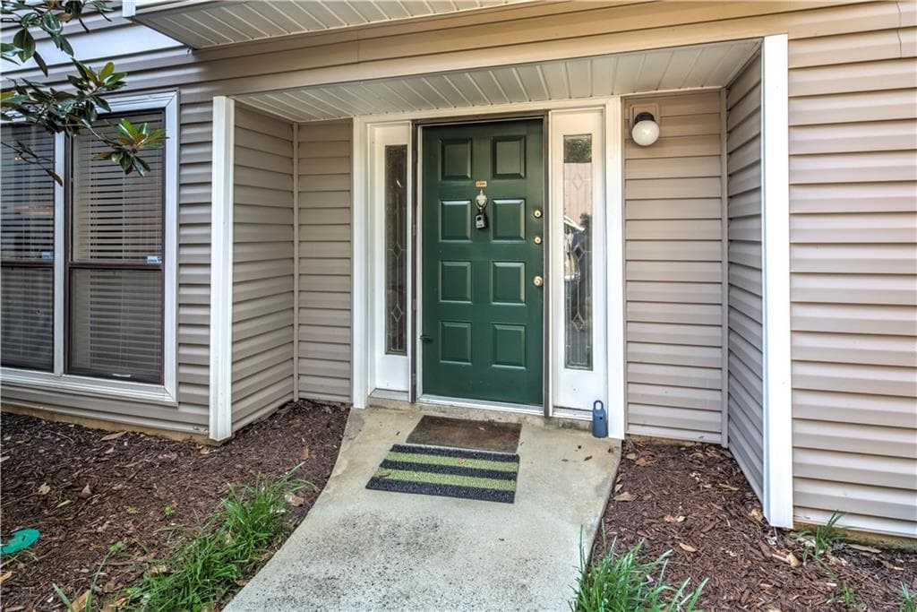 2 bedroom, 1,475 sq ft condominium sold at 1306 Wynnes Ridge Circle, Marietta, GA 30067