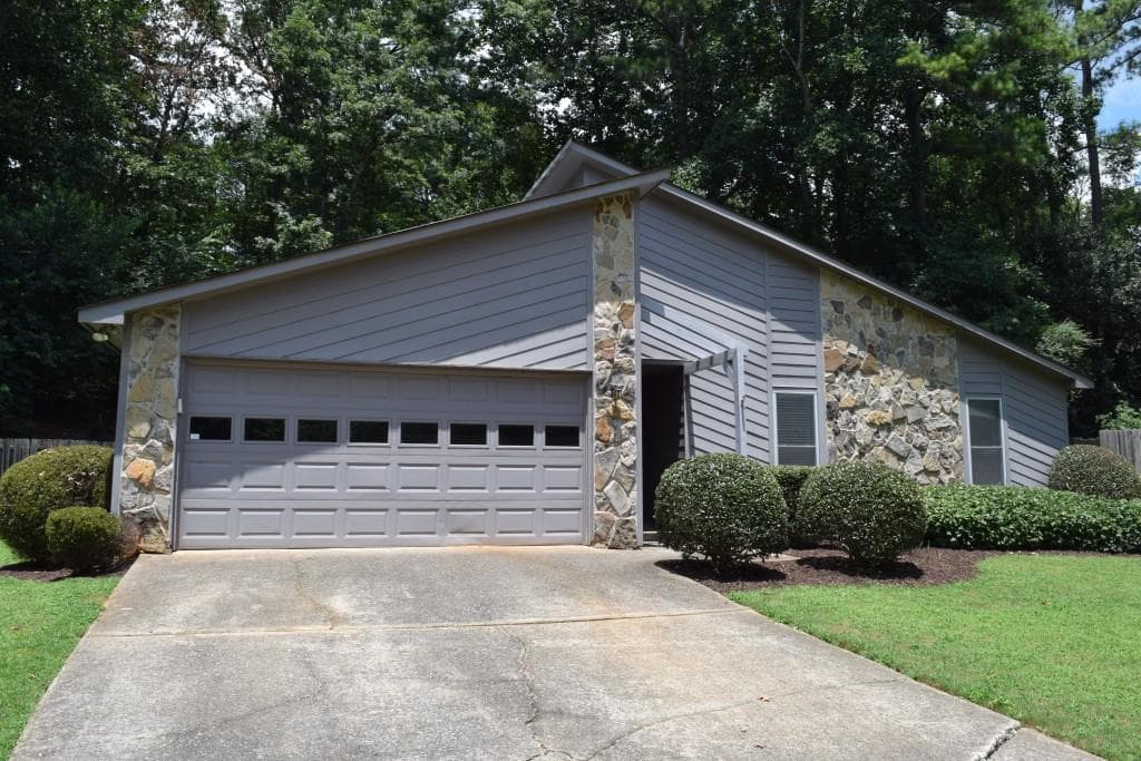 525 Forest Place, Roswell, GA 30076 — most recent listing photo