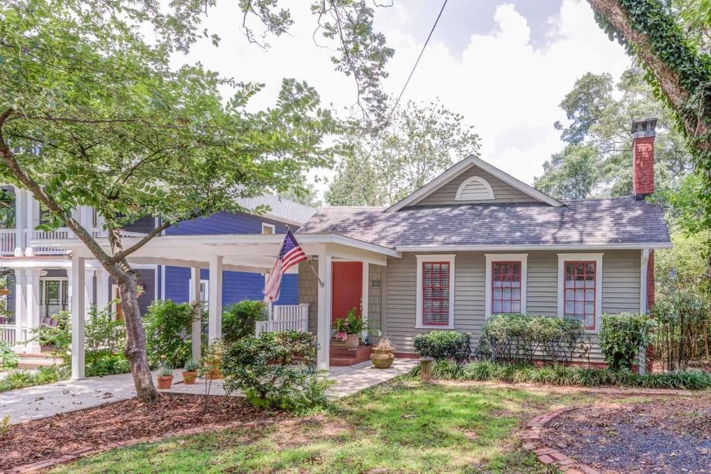 3 bedroom, 1,900 sq ft single family residence sold at 315 W Benson Street, Decatur, GA 30030