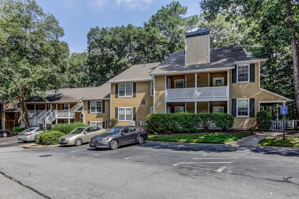 2 bedroom, 1,236 sq ft condominium sold at 3940 Riverlook Parkway 104, Marietta, GA 30067