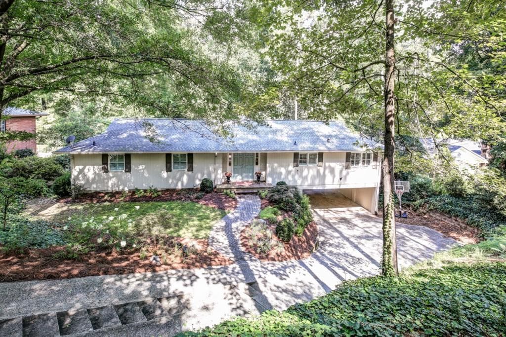 4 bedroom, 1,850 sq ft single family residence sold at 3240 Pinestream Road, Atlanta, GA 30327