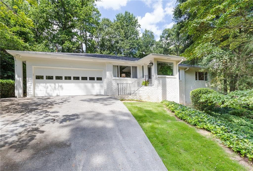 3 bedroom single family residence sold at 3340 E Wood Valley Road, Atlanta, GA 30327