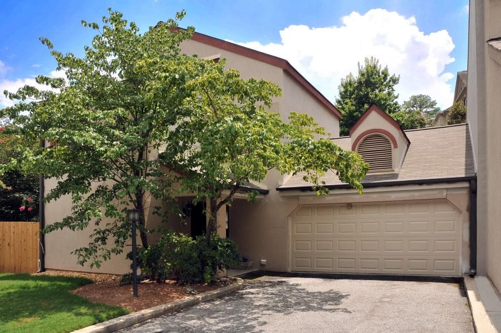 2 bedroom, 1,618 sq ft townhouse sold at 2914 Lenox Road 3, Atlanta, GA 30324