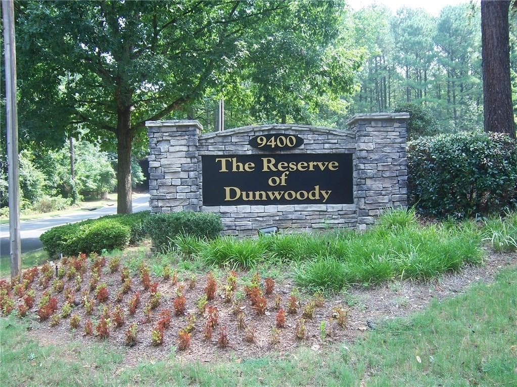 1 bedroom, 891 sq ft condominium sold at 9400 Roberts Drive 6R, Atlanta, GA 30350