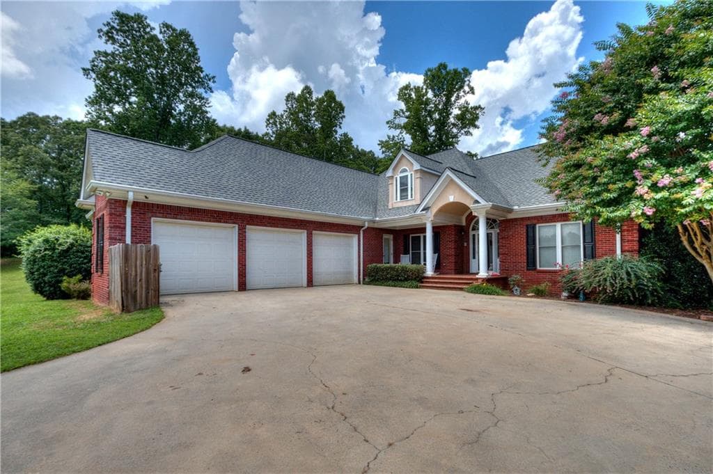 5 bedroom, 4,322 sq ft single family residence sold at 1136 Narroway Church Circle, Dallas, GA 30132