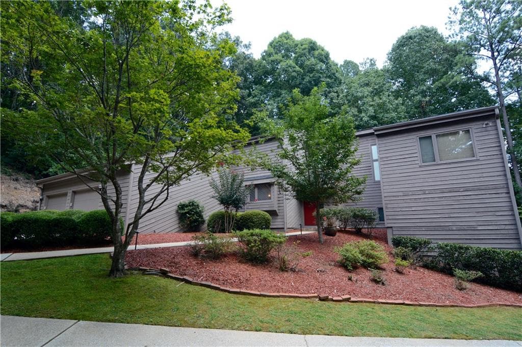 5525 W Idlewood Lane, Sandy Springs, GA 30327 — most recent listing photo