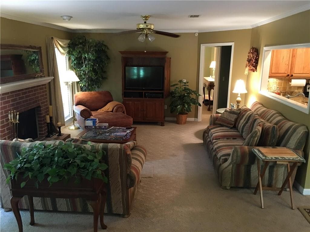 304 Hollyfax Circle 304, Sandy Springs, GA 30328 — most recent listing photo