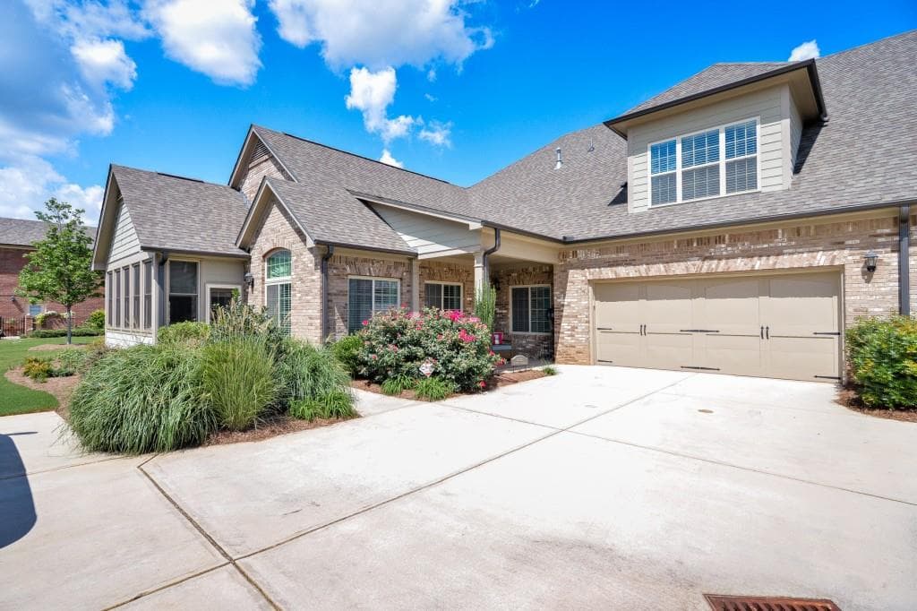 3 bedroom, 2,443 sq ft condominium sold at 6125 Brookhaven Circle 602, Johns Creek, GA 30097