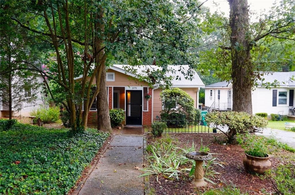 3 bedroom, 1,144 sq ft single family residence sold at 1979 Braeburn Circle, Atlanta, GA 30316