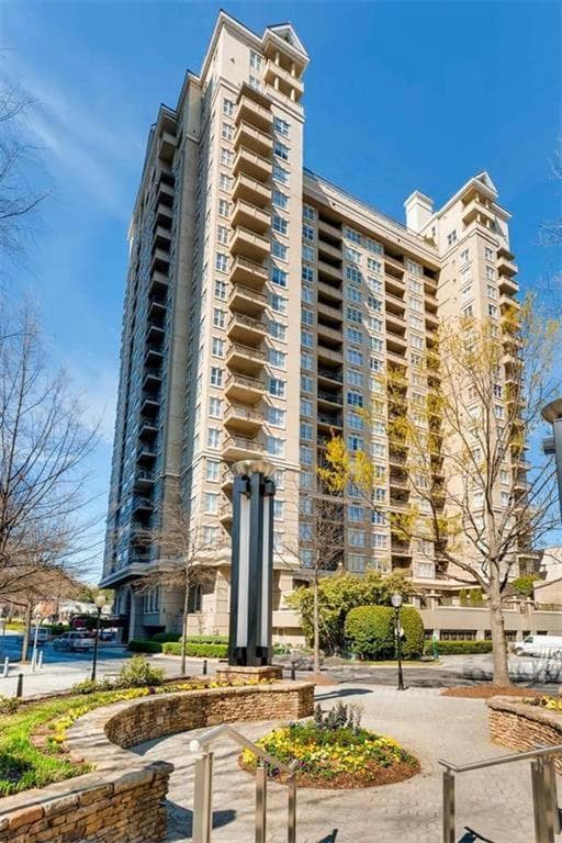 2 bedroom, 1,660 sq ft condominium sold at 3334 Peachtree Road 1106, Atlanta, GA 30326