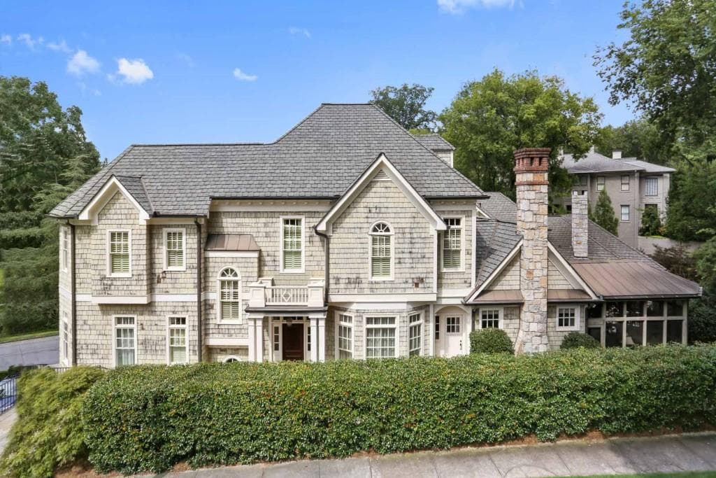 5 bedroom, 4,816 sq ft single family residence sold at 100 Lafayette Drive, Atlanta, GA 30309