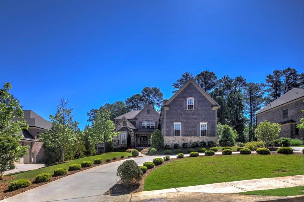6 bedroom single family residence sold at 3873 Stratford Park Drive, Atlanta, GA 30342