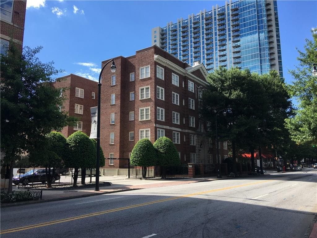 1 bedroom, 928 sq ft condominium sold at 800 Peachtree Street 408, Atlanta, GA 30308