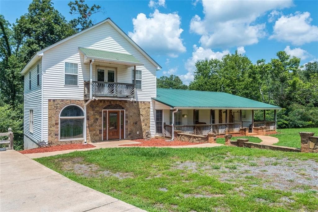 4 bedroom, 2,584 sq ft single family residence sold at 1761 York Drive, Canton, GA 30114