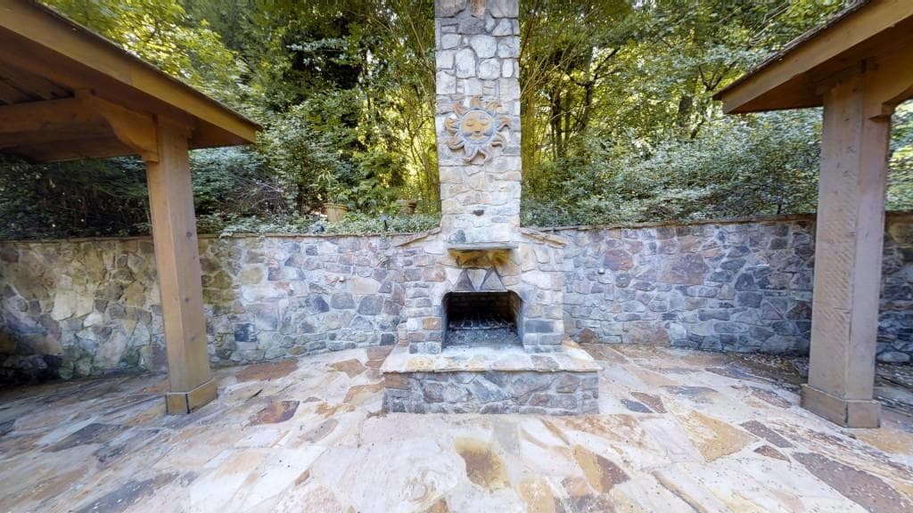 3 bedroom, 2,674 sq ft single family residence sold at 1961 Brantley Walk Lane, Atlanta, GA 30318