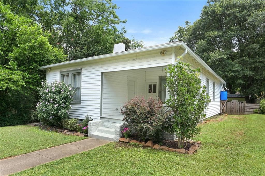 2 bedroom, 1,882 sq ft single family residence sold at 997 Rice Street, Atlanta, GA 30318